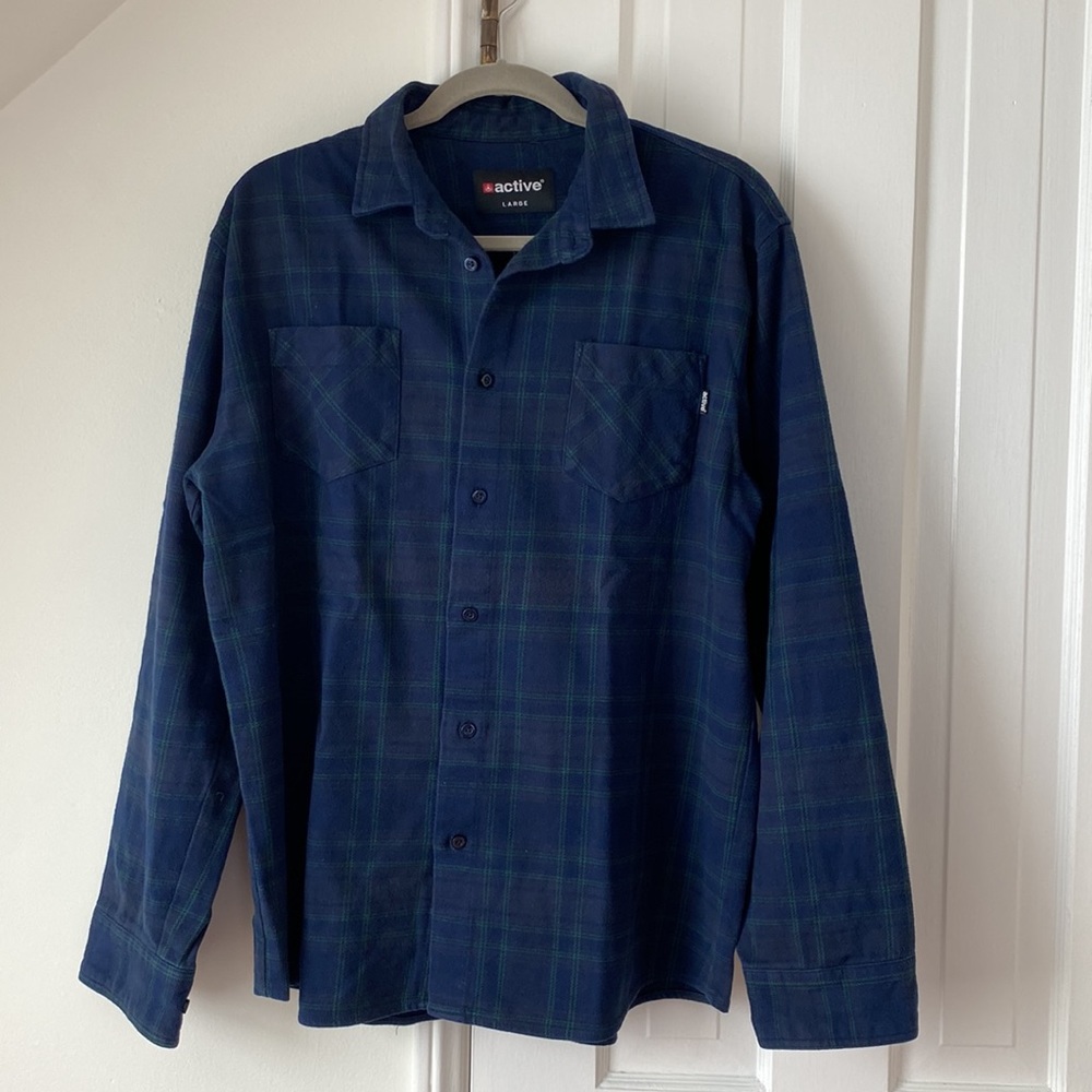 Active men’s long sleeve shirt. Size Large.